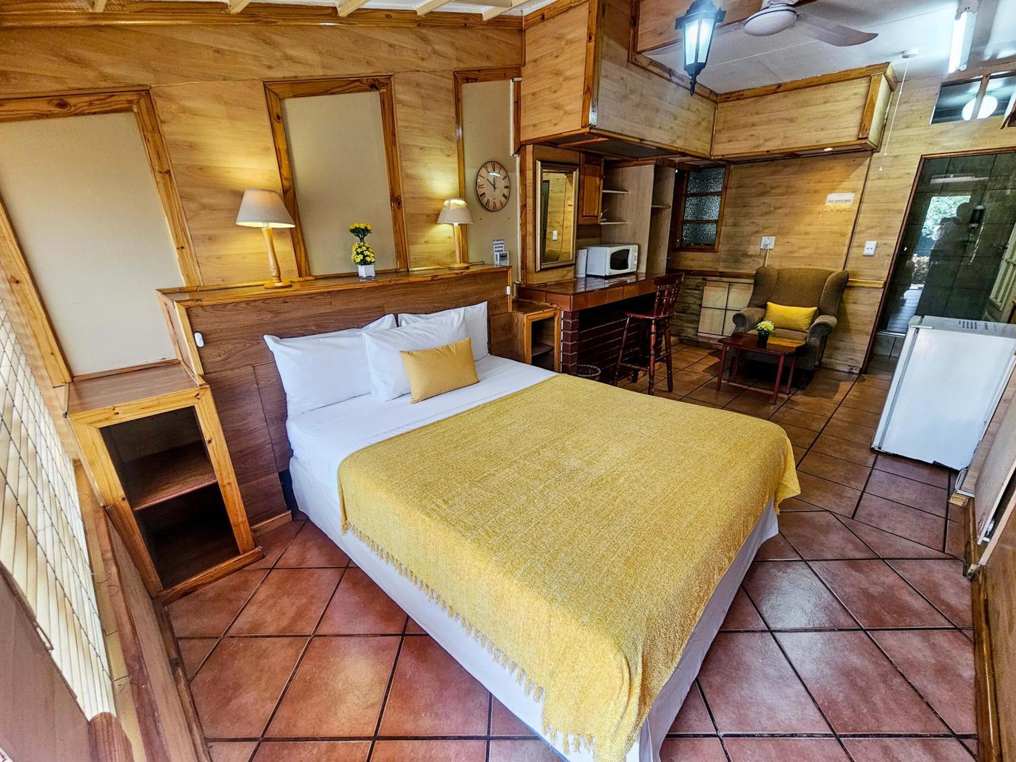 Tudor Lodge Guest House جوهانسبورغ المظهر الخارجي الصورة