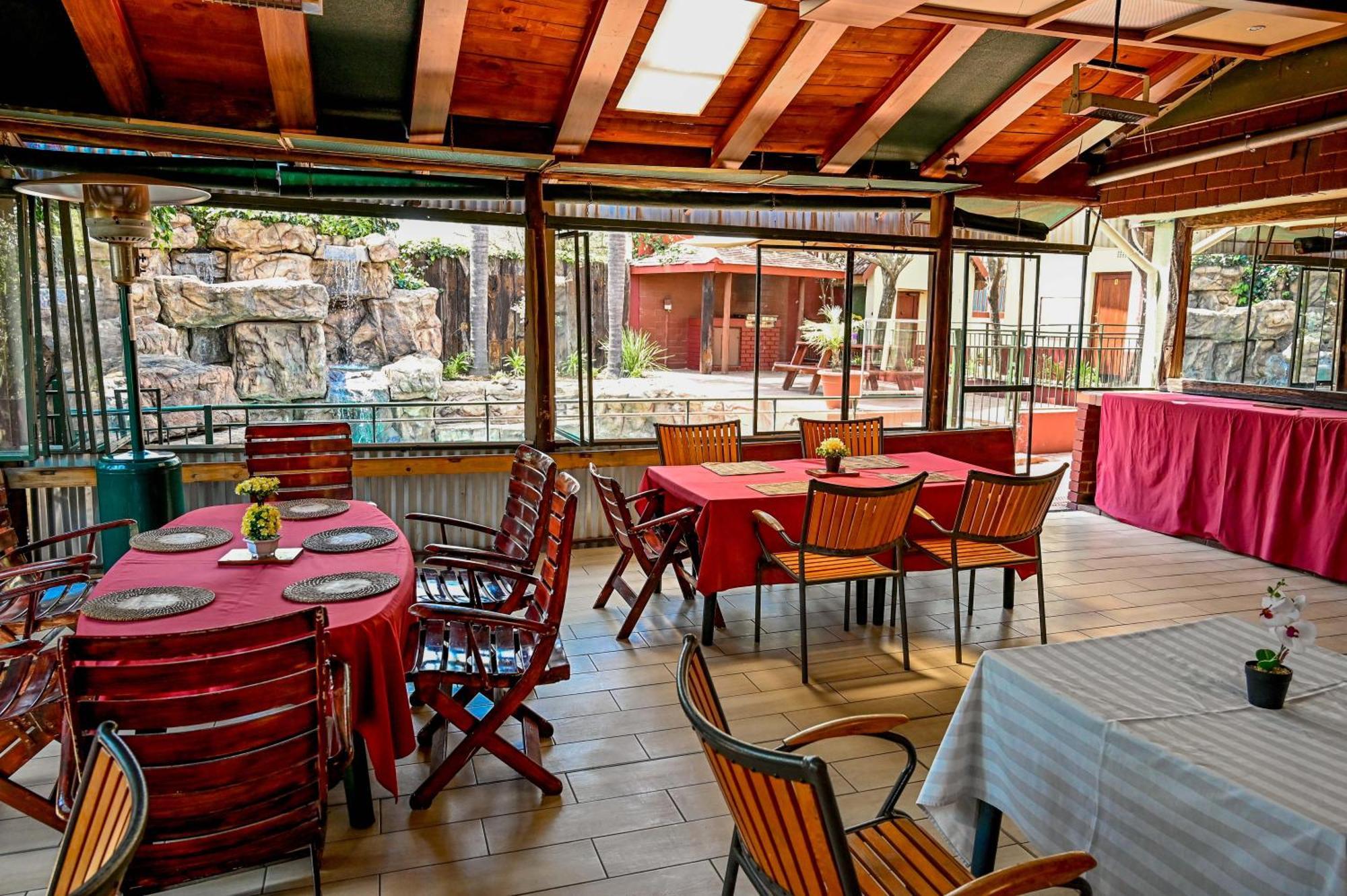 Tudor Lodge Guest House جوهانسبورغ المظهر الخارجي الصورة