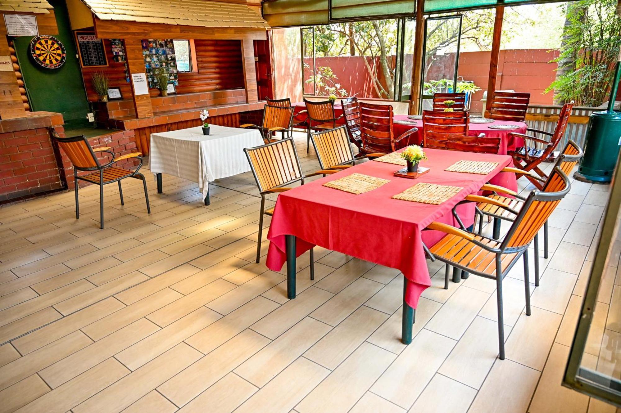 Tudor Lodge Guest House جوهانسبورغ المظهر الخارجي الصورة