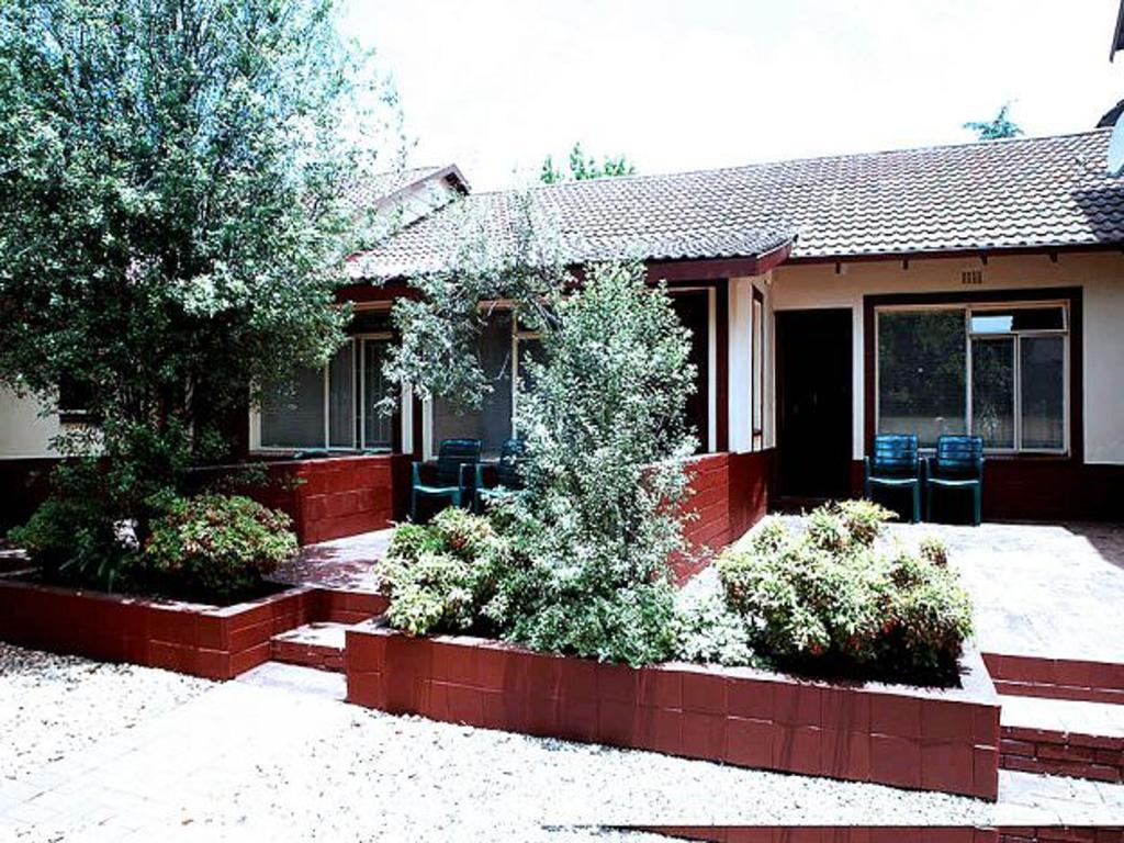 Tudor Lodge Guest House جوهانسبورغ المظهر الخارجي الصورة